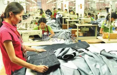 服裝廠老板們?yōu)楹慰傇诤啊叭卞X”？